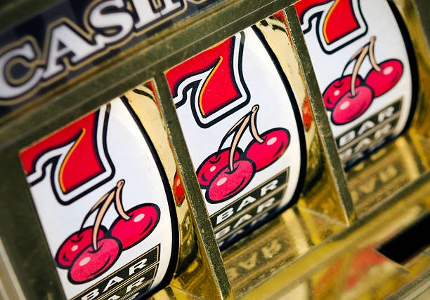 bidik8bet platform interface showing slot games, live casino, and sportsbook sections